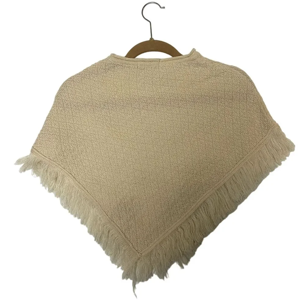 #7974 Tre & Pass Childrens Off White Knitted Floral Shoulder Pancho Size 24